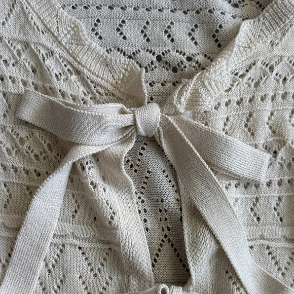 Chic Beige Knit Blouse with Bow Accents - Picture 7 of 14